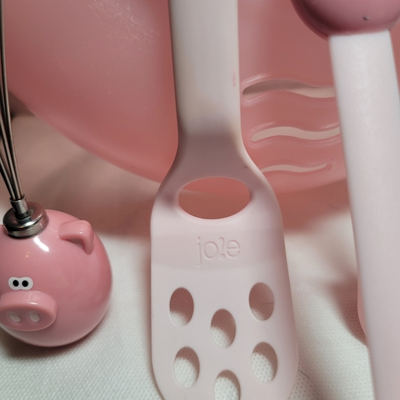 Joie Piggy Wiggy 5 Piece Kitchen Set.  (647) - Picture 5 of 8